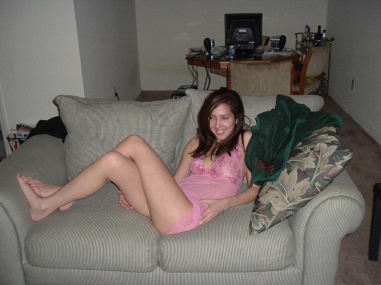 Anonyme en Dordogne : Ma Nuit de Plaisir Brut dans la Chambre Bleue