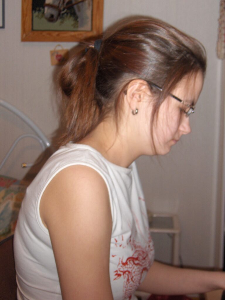 Escale Anonyme : Ma Nuit Lesbienne Torride avec Hélène à l’Hôtel