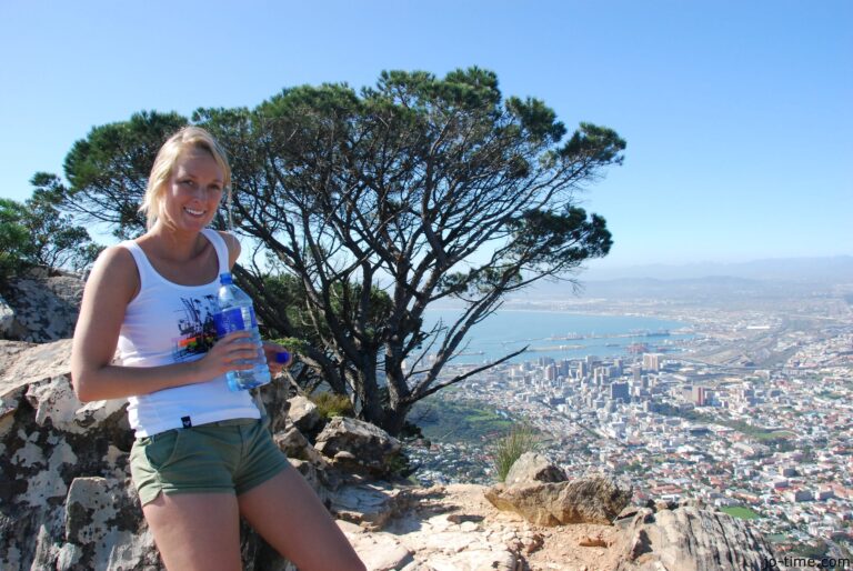 Anonyme à La Vachemorte : Ma Baise Interdite avec Basile derrière la Haie