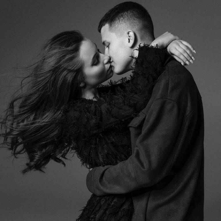 Couple enlacé